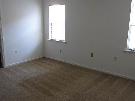 4th image of 333 Sawgrass Dr