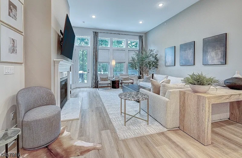 3 bed, 2.5 bath, 4199 sqft, $6,750 — Photo 1