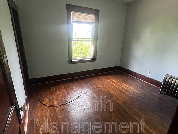 3rd image of 1495 W Grand Blvd