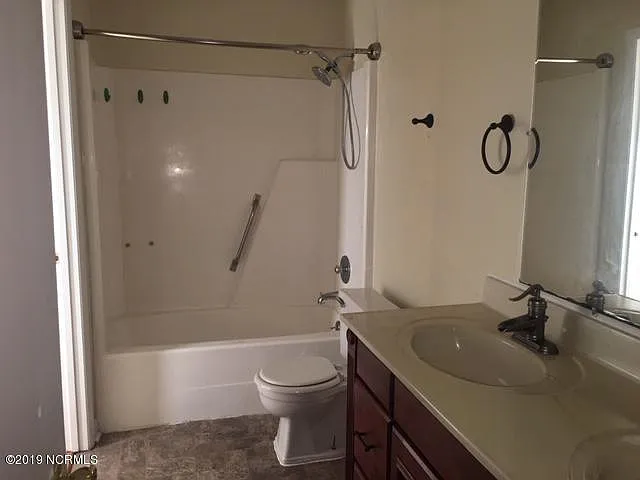 1062 Birchwood Ln — Photo 12
