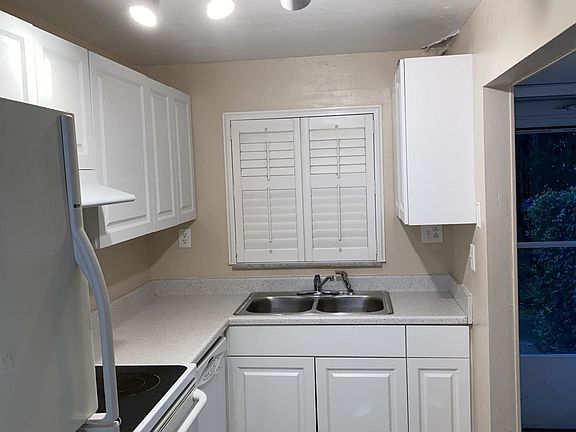 5th image of 2499 Country Club Dr