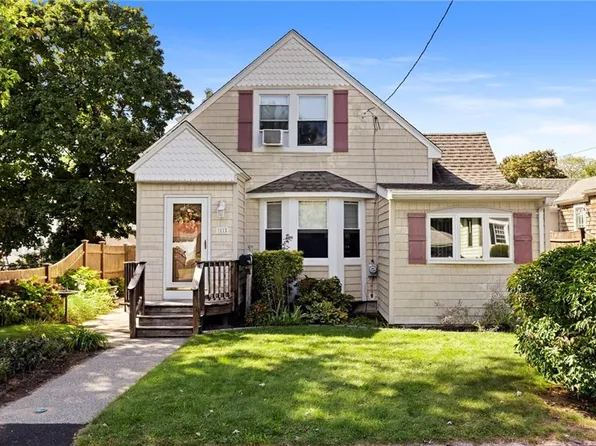 11 Yale Ave, Warwick, RI 02888