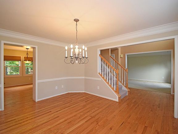 4th image of 101 Woodridge Ct