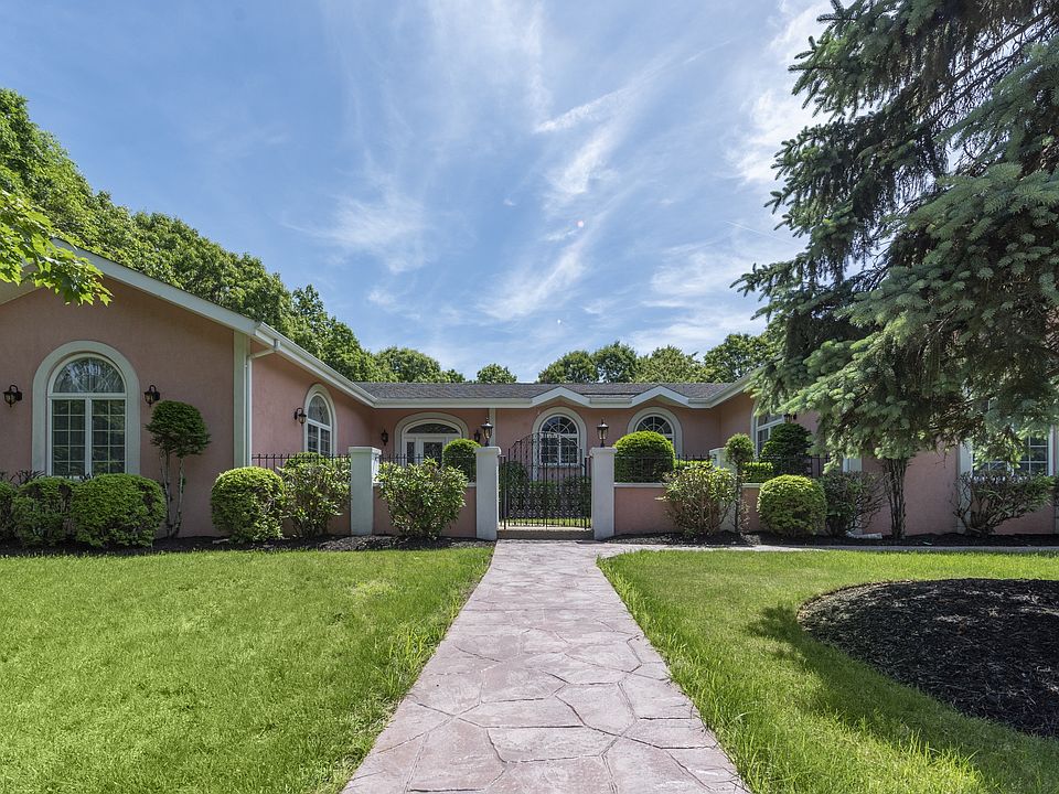 1st image of 7 Carmen View Dr
