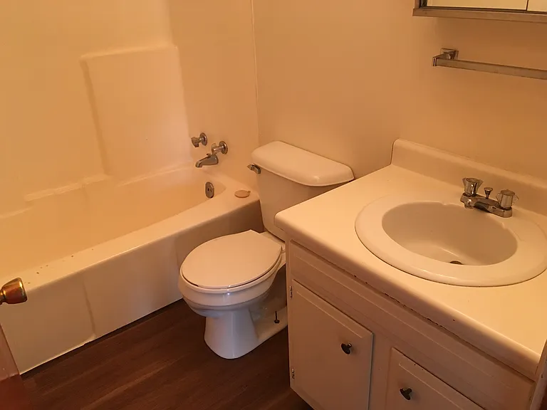 2820 John Ave #5 — Photo 2