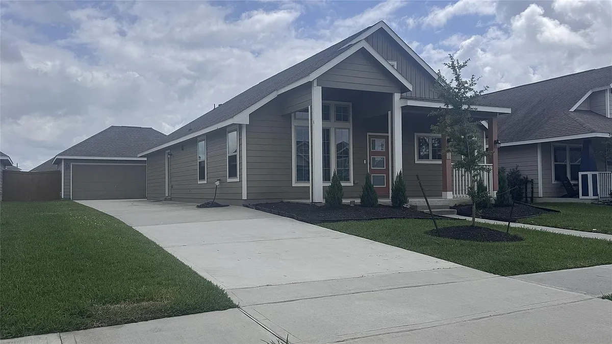Building Photo - 15746 Harding Bend Dr