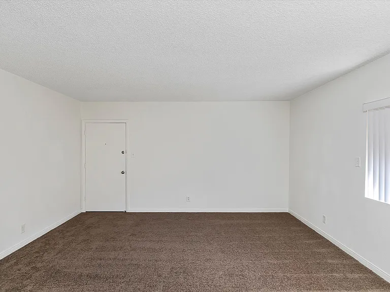 16229 Woodruff — Photo 20