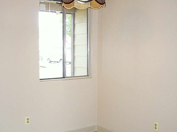 4th image of 320 Pomo Dr