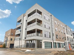 2842 Gunnison Dr #202, Columbus, OH 43228