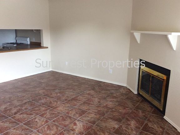 3rd image of 2901 Parque De Oeste Dr APT D
