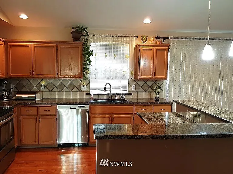 249 West St — Photo 2