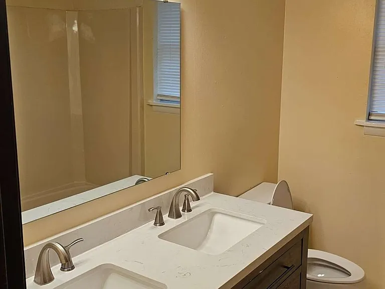 412 Vienna Cir — Photo 13