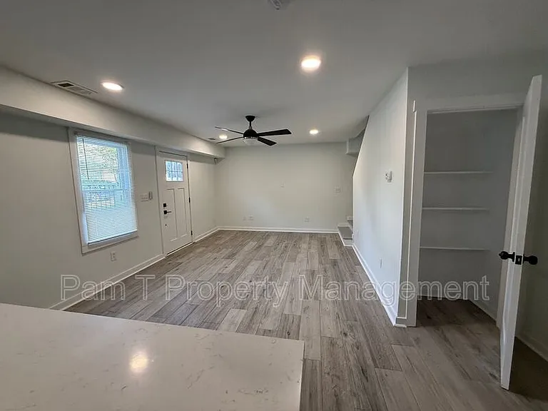 201 W 37th St #CARRIAGE HOUSE — Photo 4