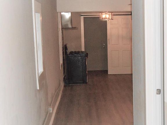 2nd image of 403 Alamo Ave