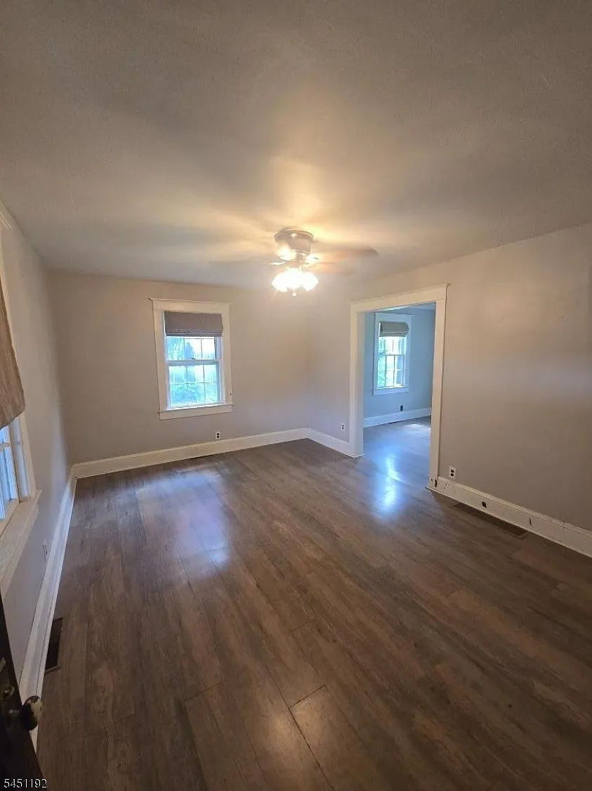 3 bed, 1.0 bath, $1,900 — Photo 2