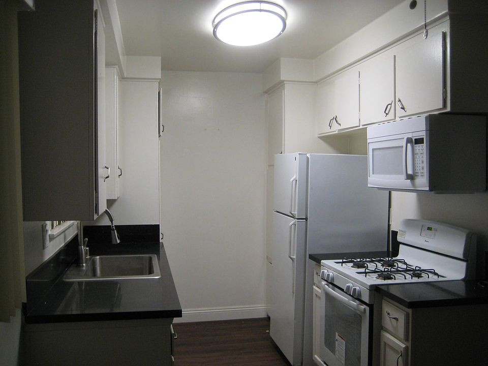 1st image of 5130 Woodman Ave #12