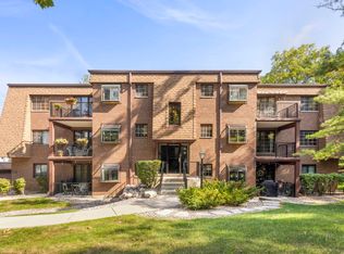 393 Duane St APT 203, Glen Ellyn, IL 60137
