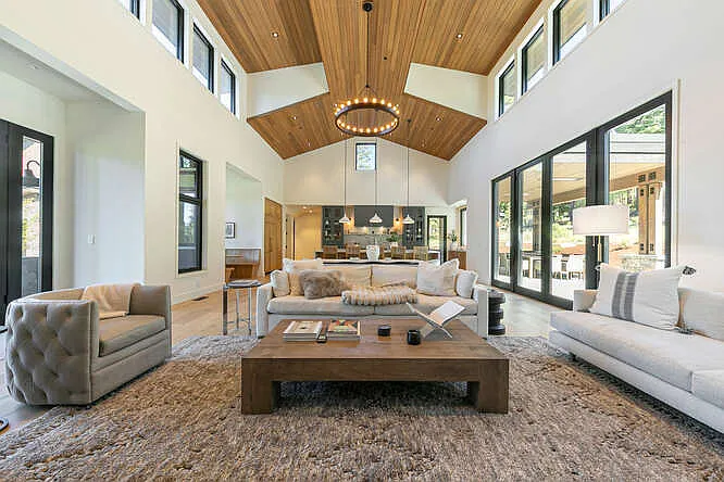 5 bed, 6.5 bath, 4500 sqft, $25,000 — Photo 1