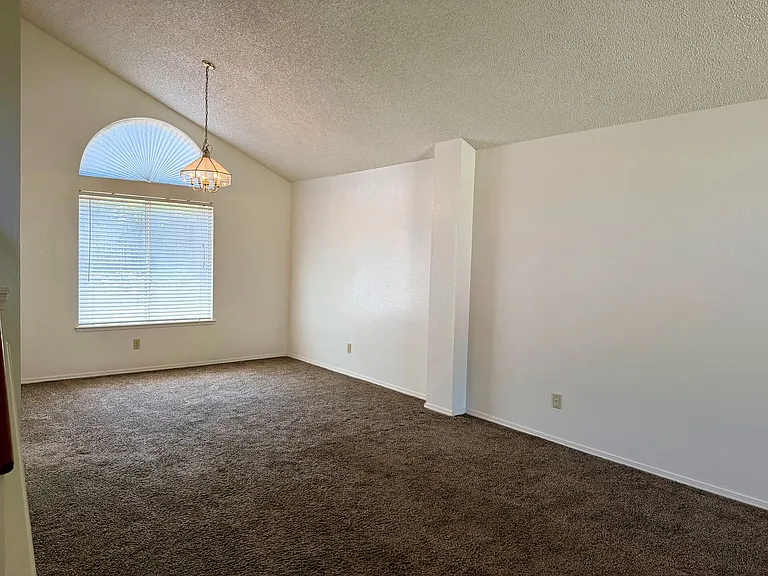 993 E Edgemont Dr — Photo 6