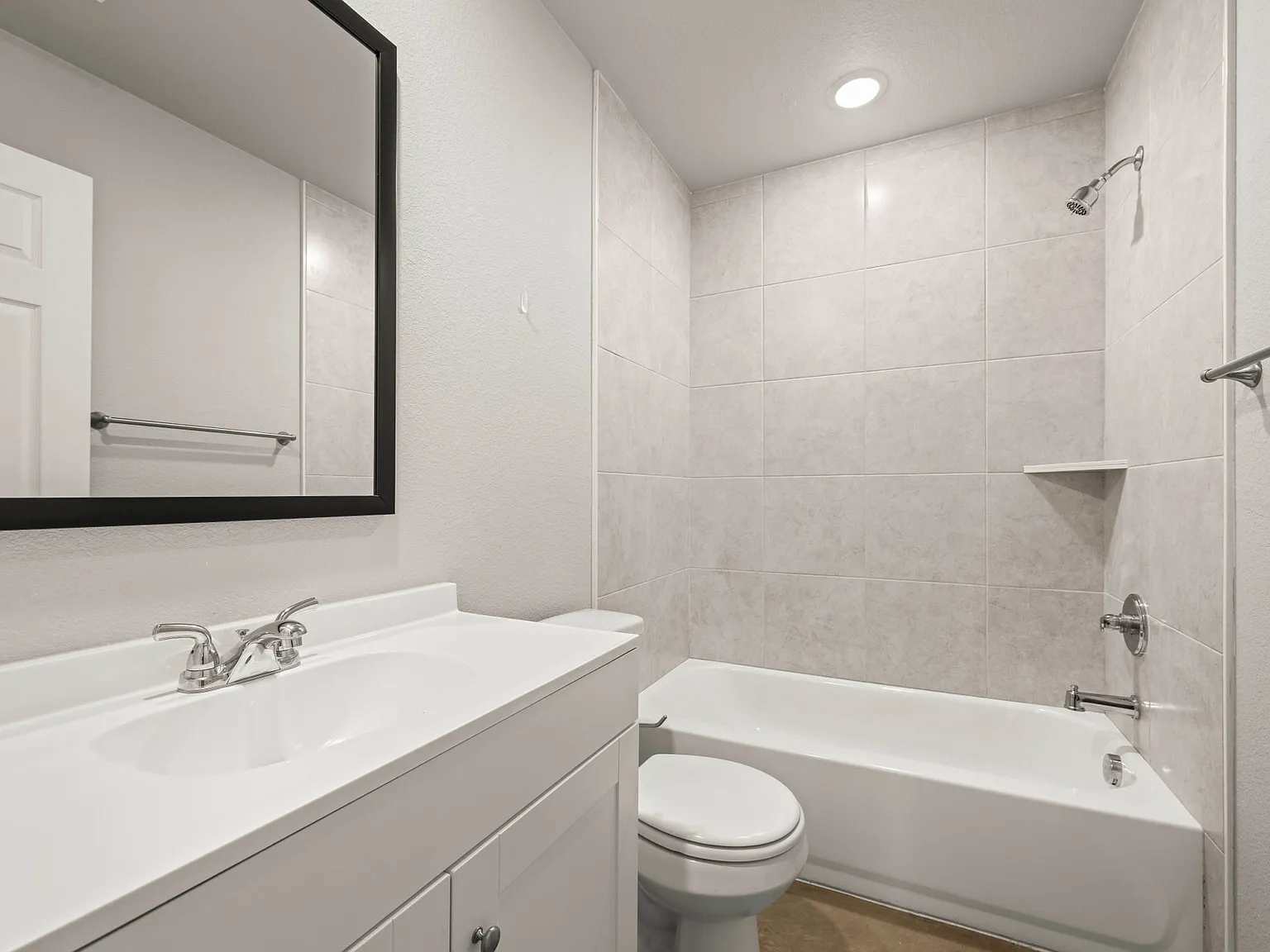 Private 3 Bedroom/2bath Haven — Photo 4