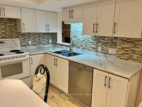 3rd image of 21 Flamingo Cres Unit 1
