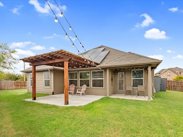 1200 Queens Brook Ln, Fort Worth, TX 76140