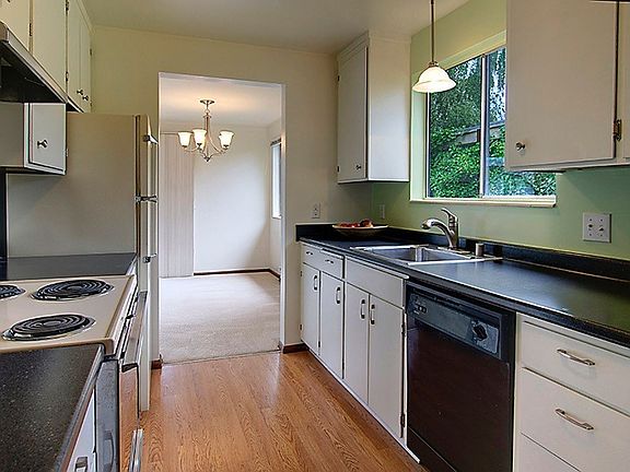 4th image of 3930 Linden Ave N #5642D2721