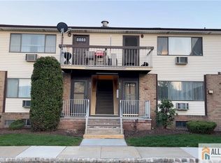 834 Cricket Ln, Woodbridge, NJ