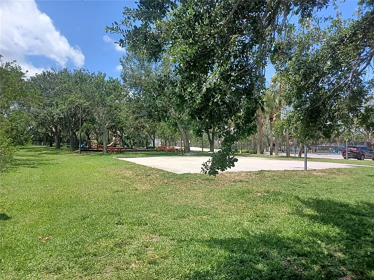 120 Causeway Blvd — Photo 23