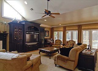 1st image of 221 Northbrook Way