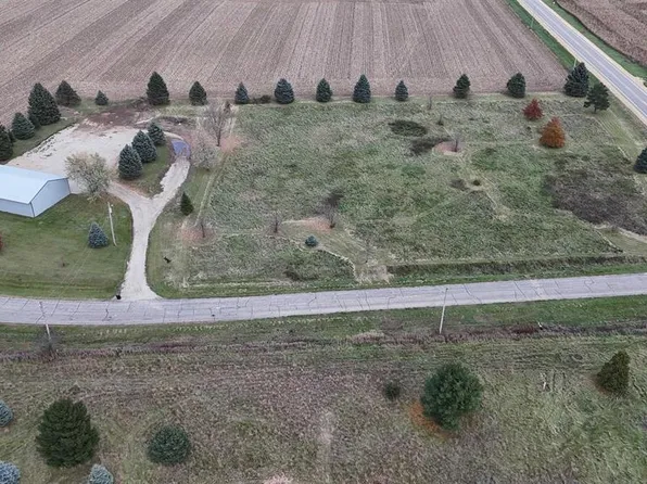 7936 N Dannenberg Dr, Milton, WI 53563