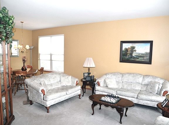 2nd image of 10471 Somerset Ln
