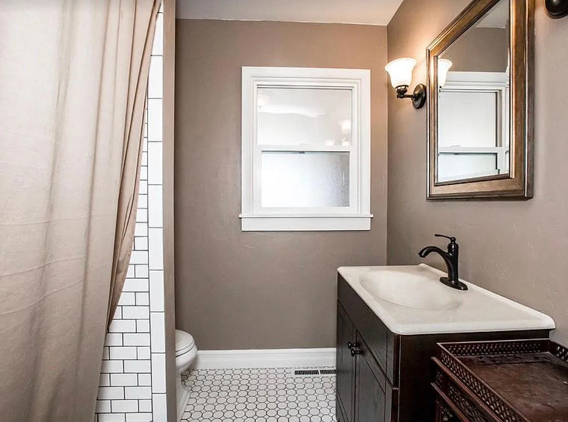 4 bed, 2095 sqft, $2,850 — Photo 2