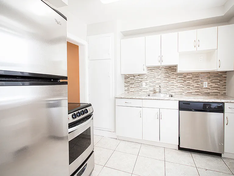 301 Marion St #2 — Photo 25