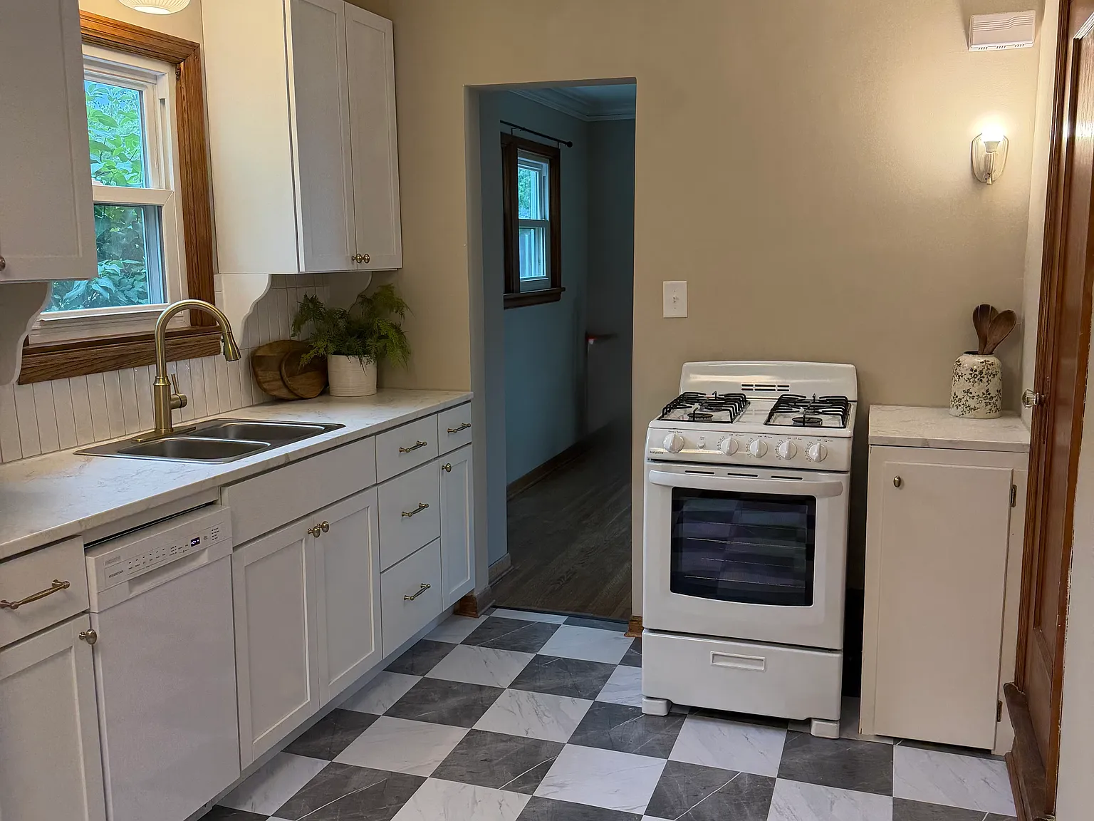 1 bed, 1036 sqft, $1,350 — Photo 3