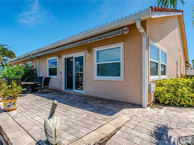 60 Aqua Ra Dr — Photo 13