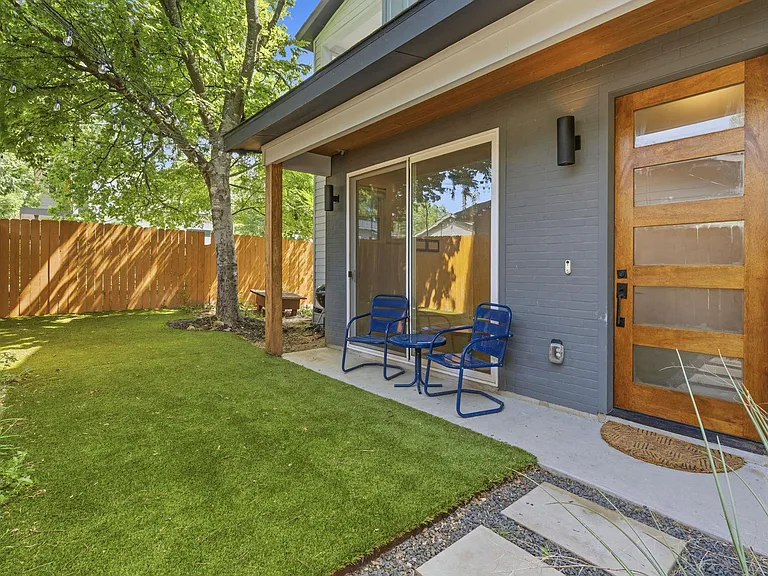 1707 Deloney St #2 — Photo 25