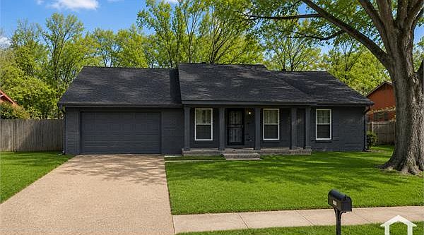 1st image of 3122 Spring Hill Dr