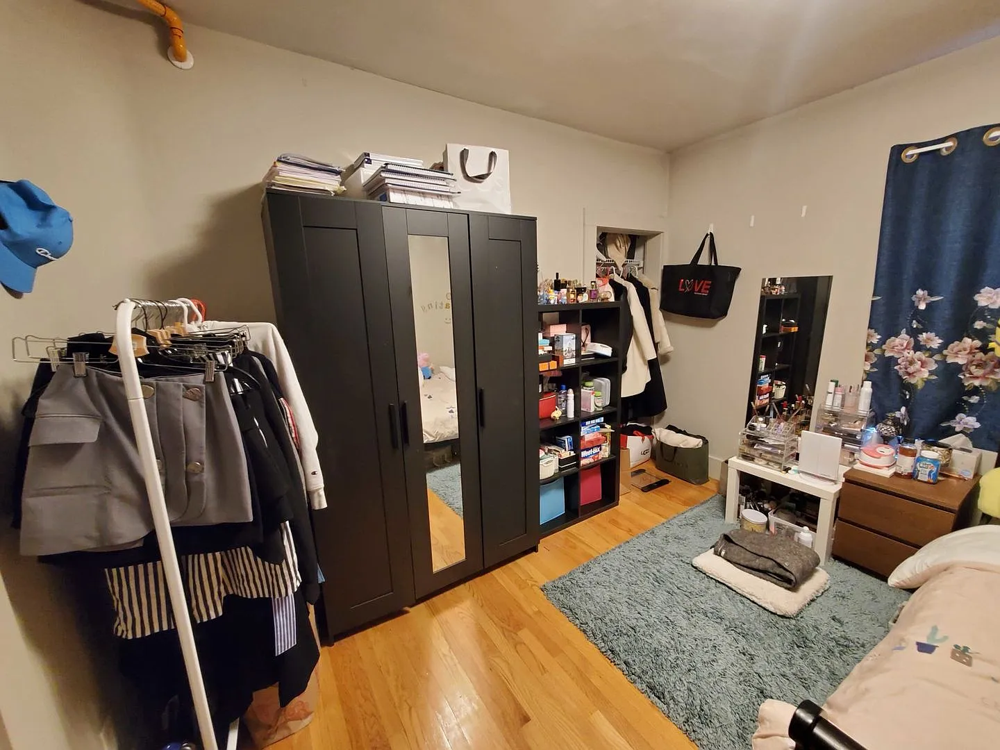 Charming 5 Bedroom-No Broker Fee — Photo 4