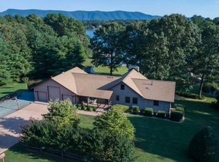 106 Starling Ct, Huddleston, VA 24104