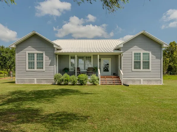 1401 E Buccaneer Dr, Winnie, TX 77665