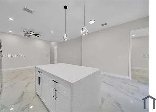 3 bed, 1199 sqft, $1,900 — Photo 4