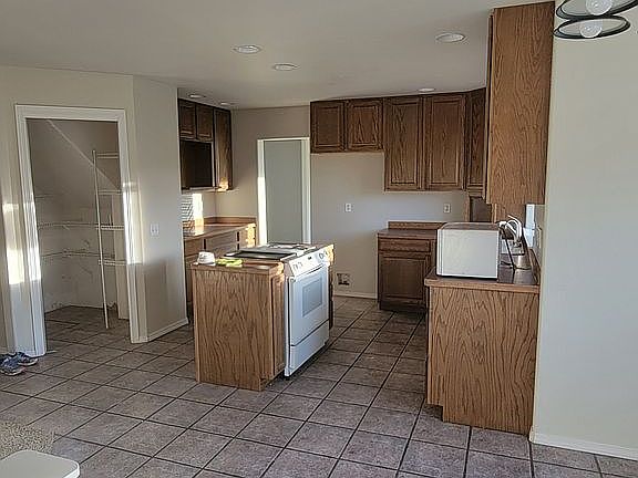 2nd image of 3334 NW Fir Ave