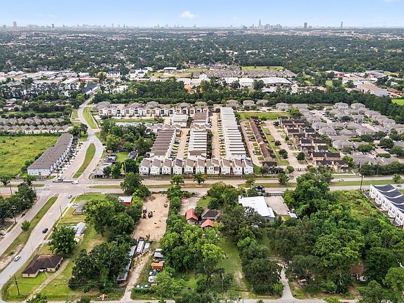 3rd image of 2300 W Tidwell Rd