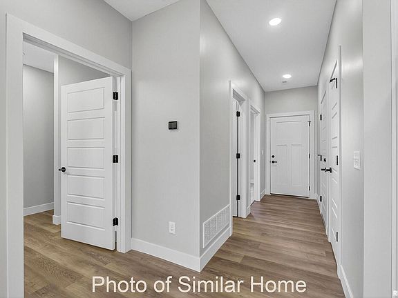2nd image of 418 N 2nd Ave