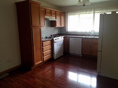 3rd image of 174 Paramount Dr