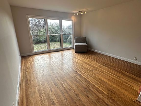 4th image of 246 White Bridge Pike APT C2