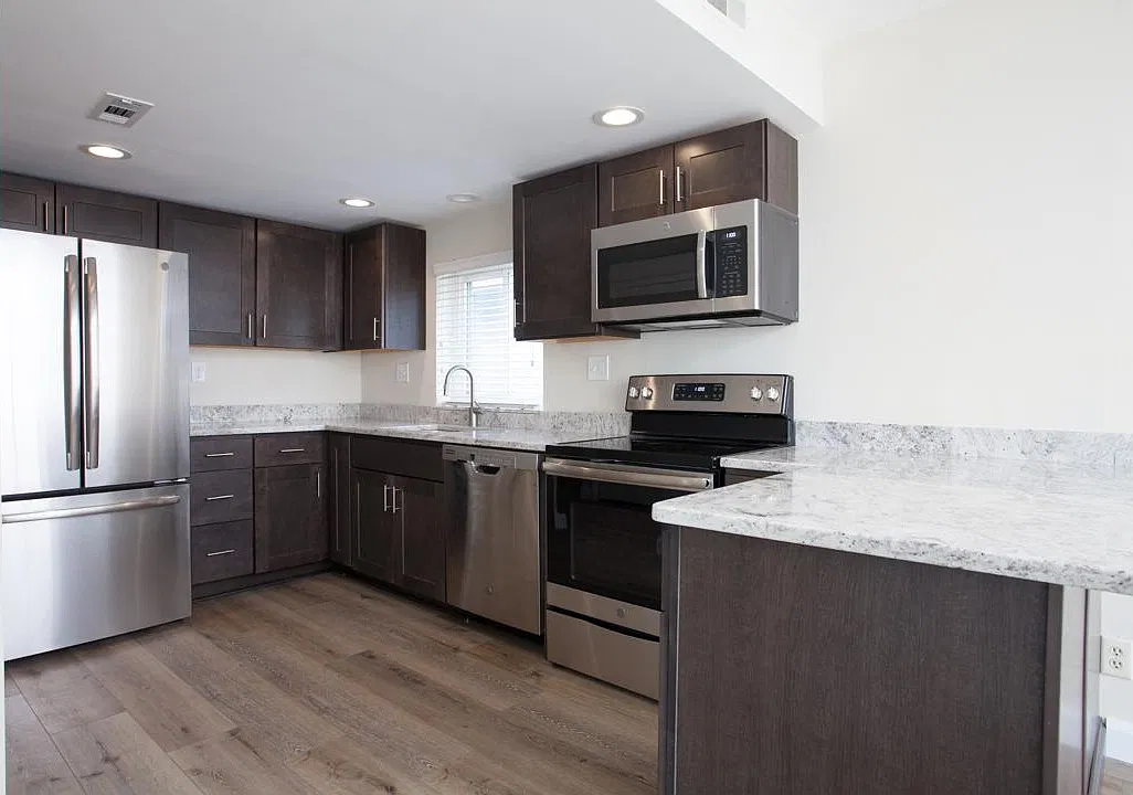 3 bed, $2,010 — Photo 2