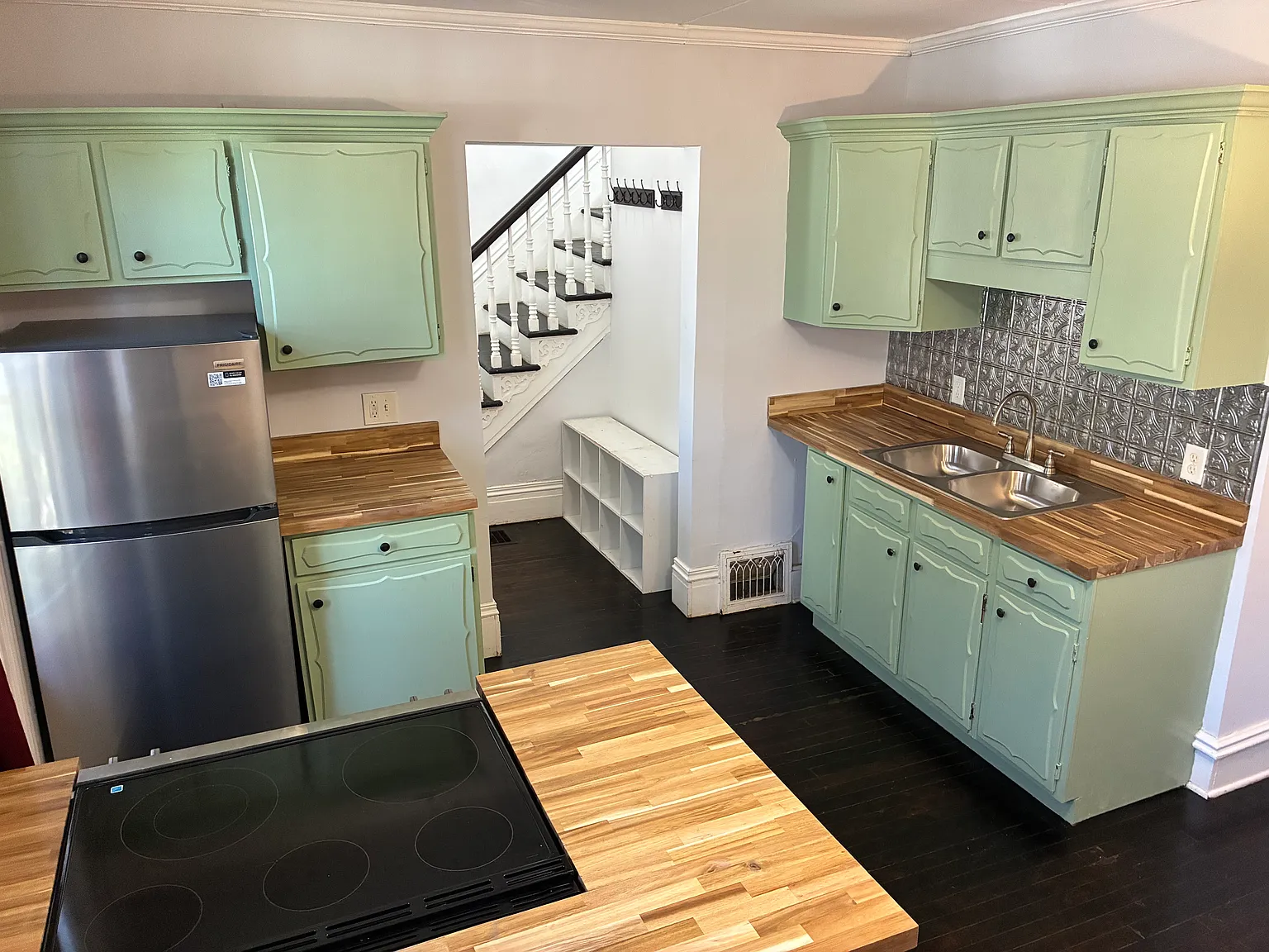 3 bed, 1000 sqft, $1,897 — Photo 1