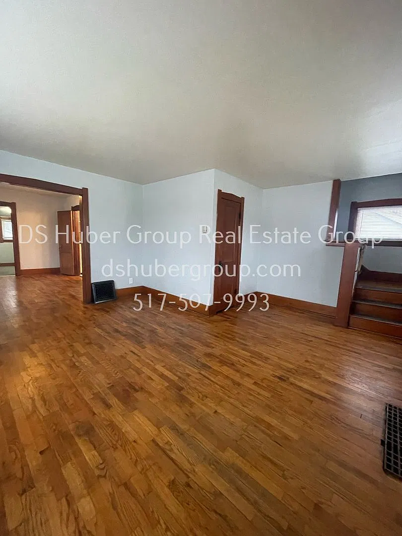 805 Comfort Street Lansing, MI 48915 — Photo 2